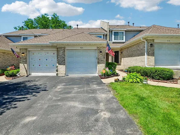 421 Lakeview Cir, Bolingbrook, IL 60440