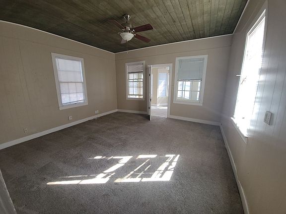 3rd image of 682 W Mill St