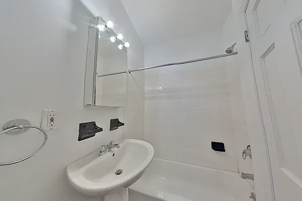 Rented by Platinum Properties | media 9