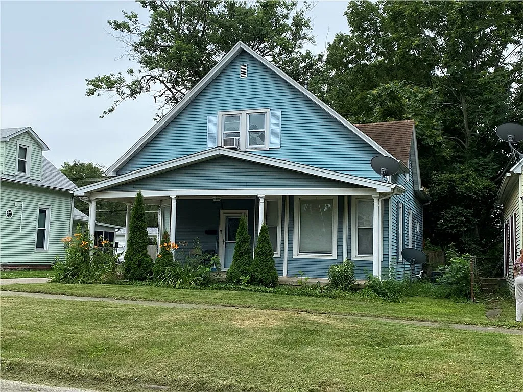 1105 Edgar Ave photo 1