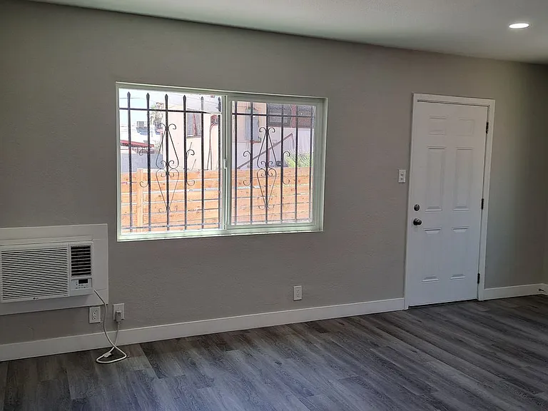 320 N 10th St — Photo 5