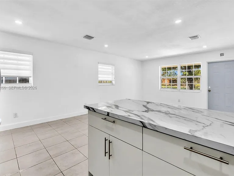 11790 SW 34th St — Photo 12
