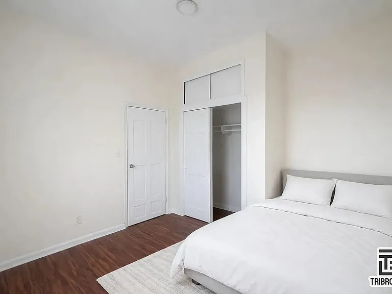 1283 Rogers Ave #3R — Photo 4