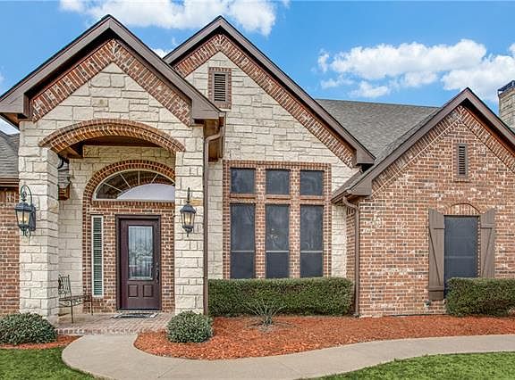 2nd image of 615 Hidden Lakes Blvd