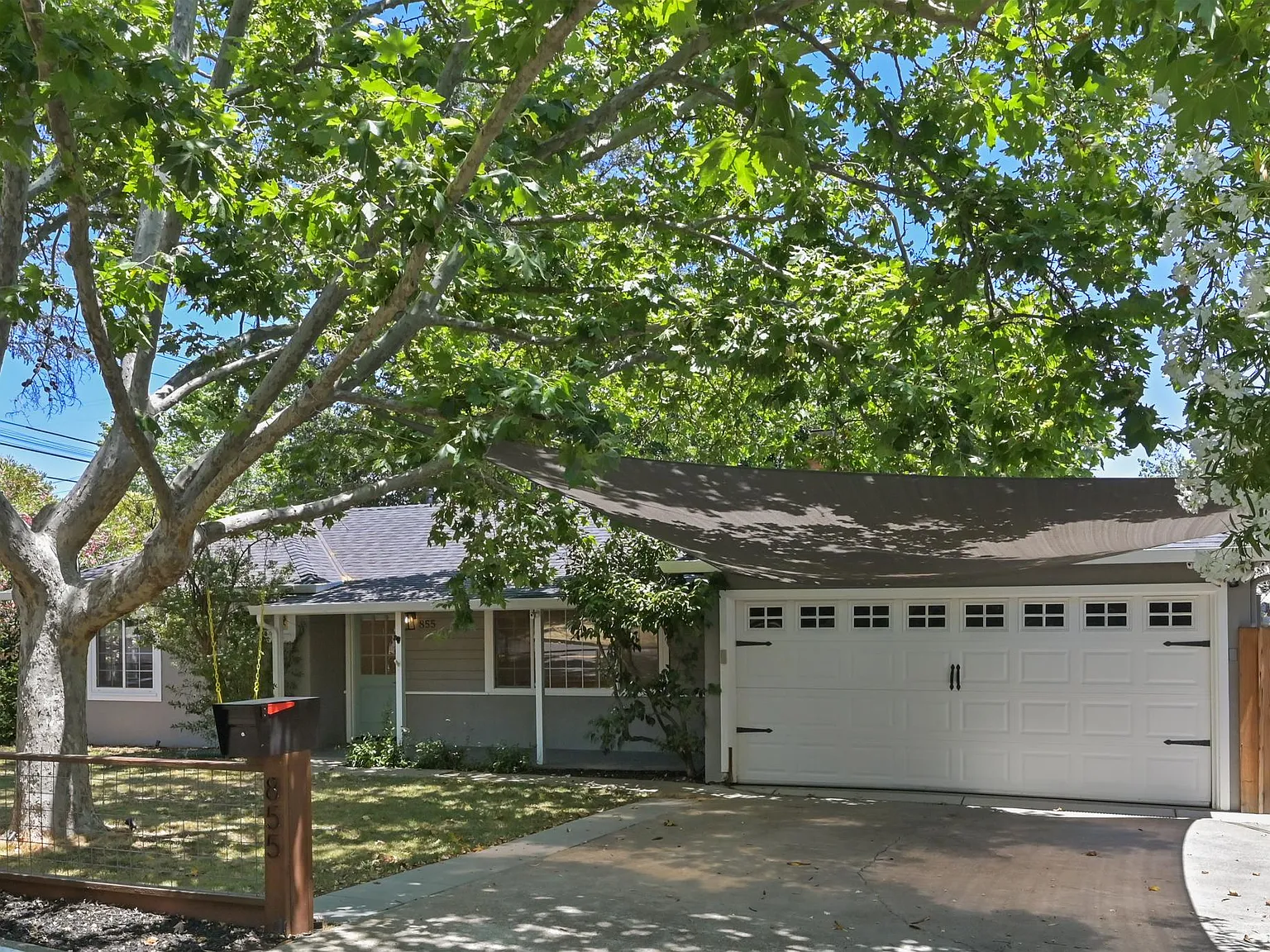 3 bed, 1063 sqft, $3,950 — Photo 3