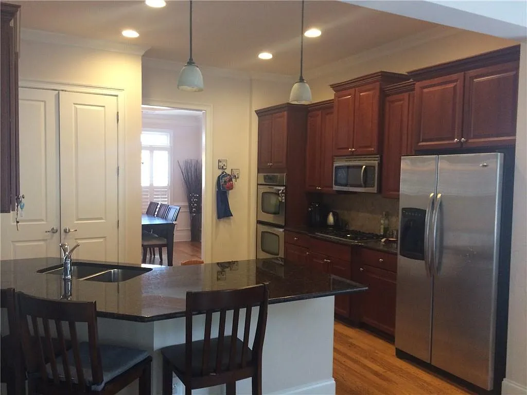 5 bed, 4.0 bath, 2940 sqft, $4,250 — Photo 2