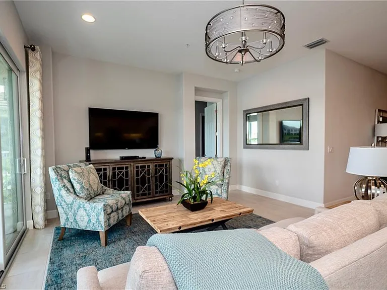 8008 Signature Club Cir — Photo 11