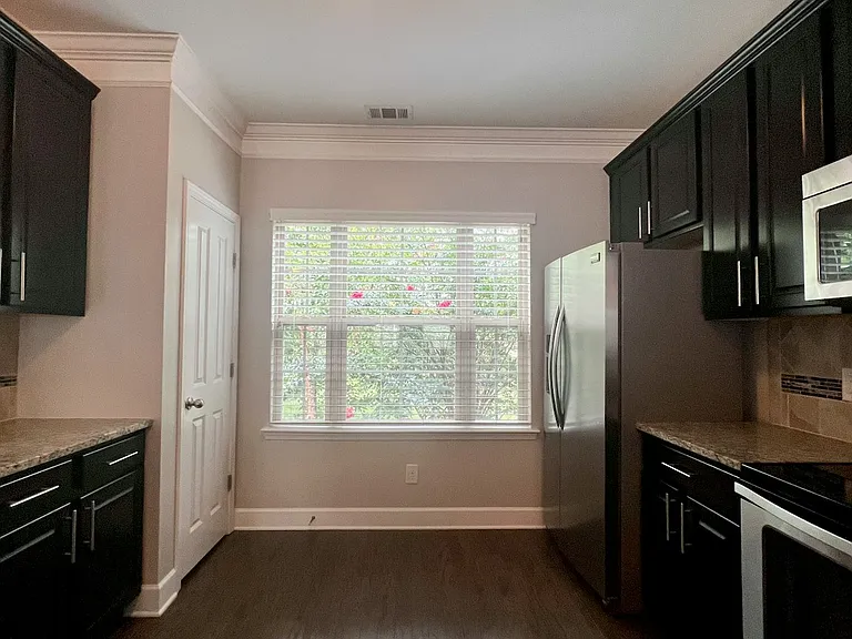 5541 Prada Dr — Photo 4