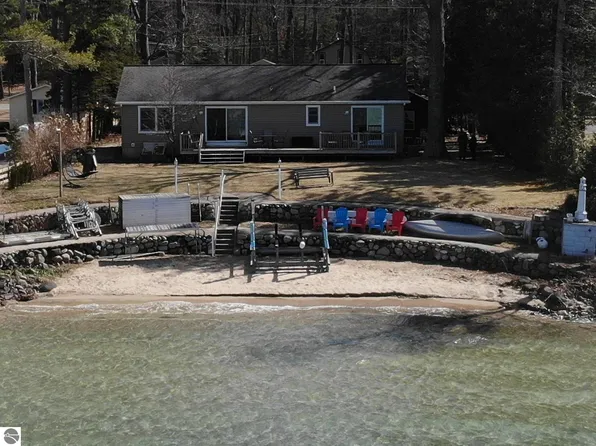 6022 Crystal Beach Rd NW, Rapid City, MI 49676