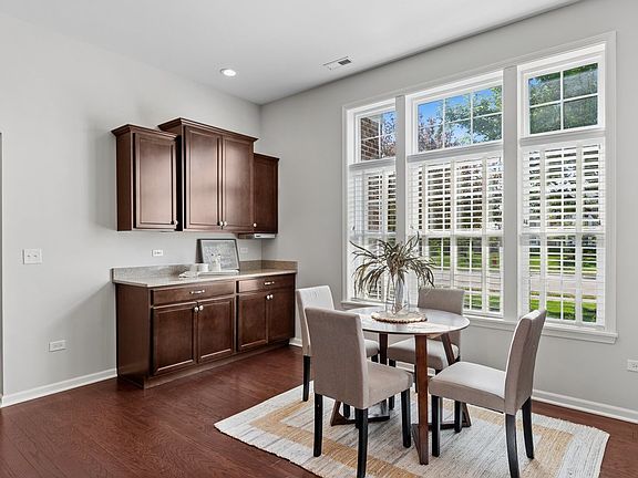 5th image of 2682 Avondale Cir
