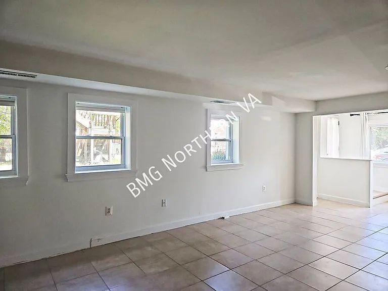1127 N Stuart St #1 — Photo 5