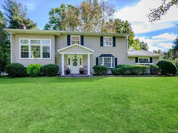 7 Polly Drive, Huntington, NY 11743