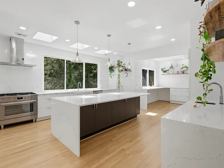227 NW Seblar Dr — Photo 11