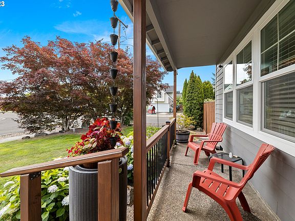 3rd image of 895 SE 43rd Ave