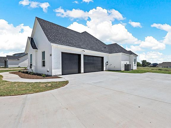 3rd image of 443 Red Bird Dr