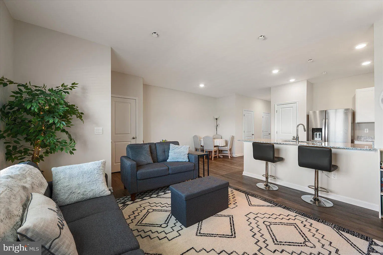3 bed, 2.5 bath, 1516 sqft, $2,150 — Photo 4