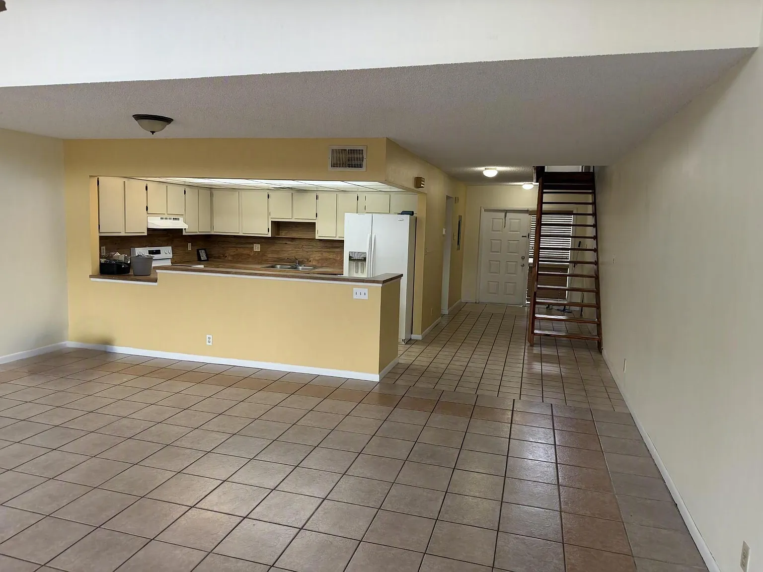 3 bed, 3.0 bath, 1710 sqft, $2,800 — Photo 4