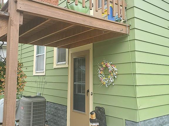 3rd image of 1513 E Oklahoma Ave