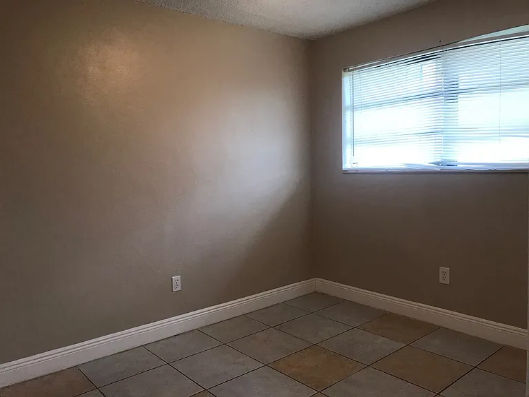 13315 Alexandria Dr — Photo 5
