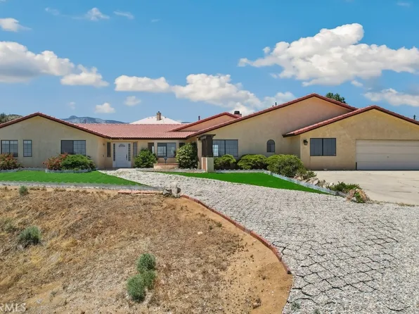 8636 Riggins Rd, Phelan, CA 92371