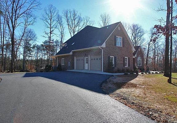 4th image of 20 Baywood Dr