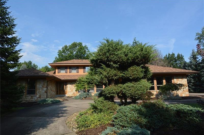 1st image of 3 Pine Brook Dr