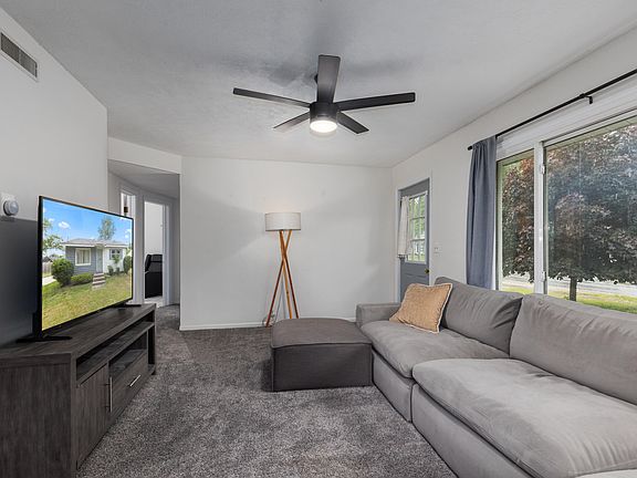 4th image of 305 Majestic St SE