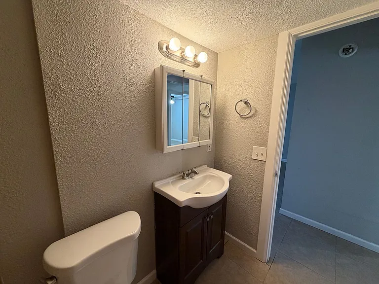Twin Palms Apartments — Photo 14