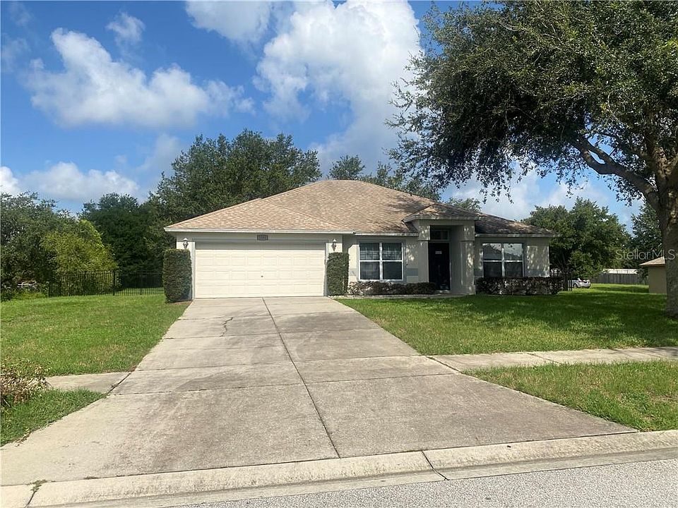 1st image of 1104 Lakeview Oaks Dr