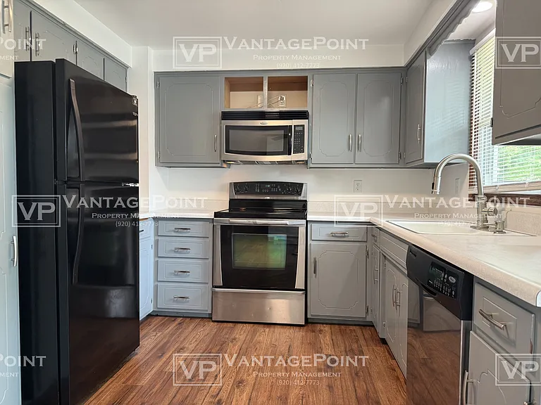 1711 Edgehill Dr — Photo 7