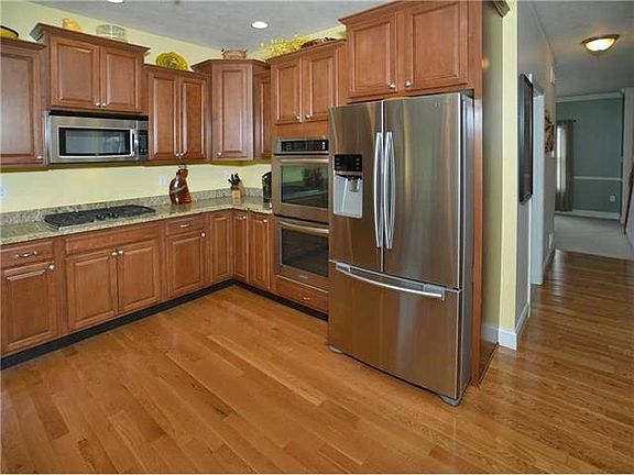 5th image of 3107 Warwick Dr