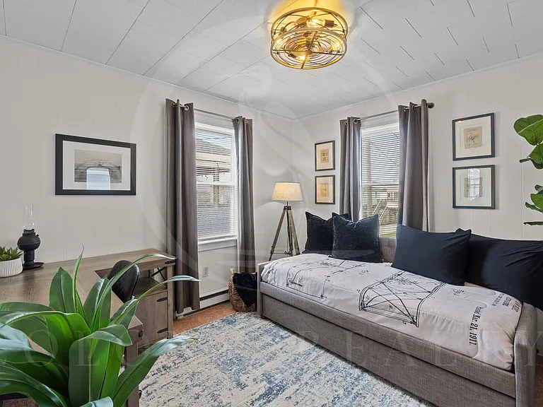 209 E Walker St — Photo 22
