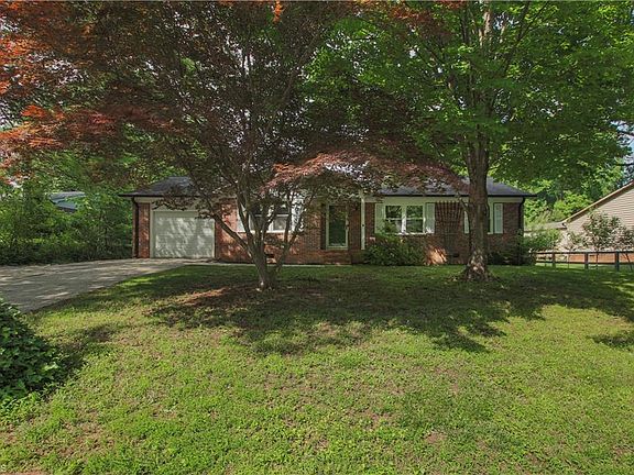 4th image of 2607 New Garden Rd E