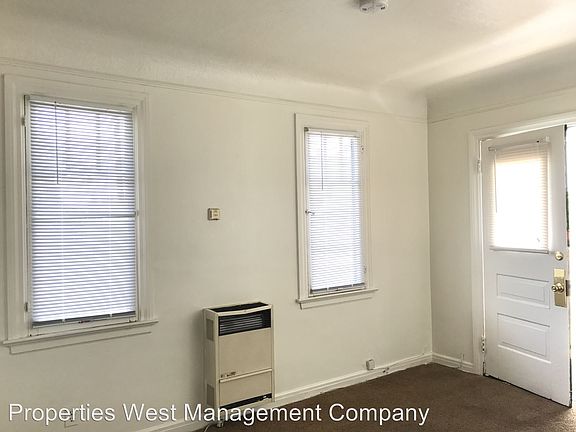 4th image of 936 N Grand Ave