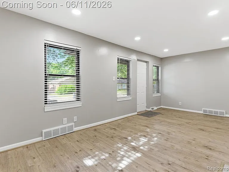 404 La Plaza Ct — Photo 4