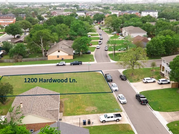 1200 Hardwood Ln, College Station, TX 77840