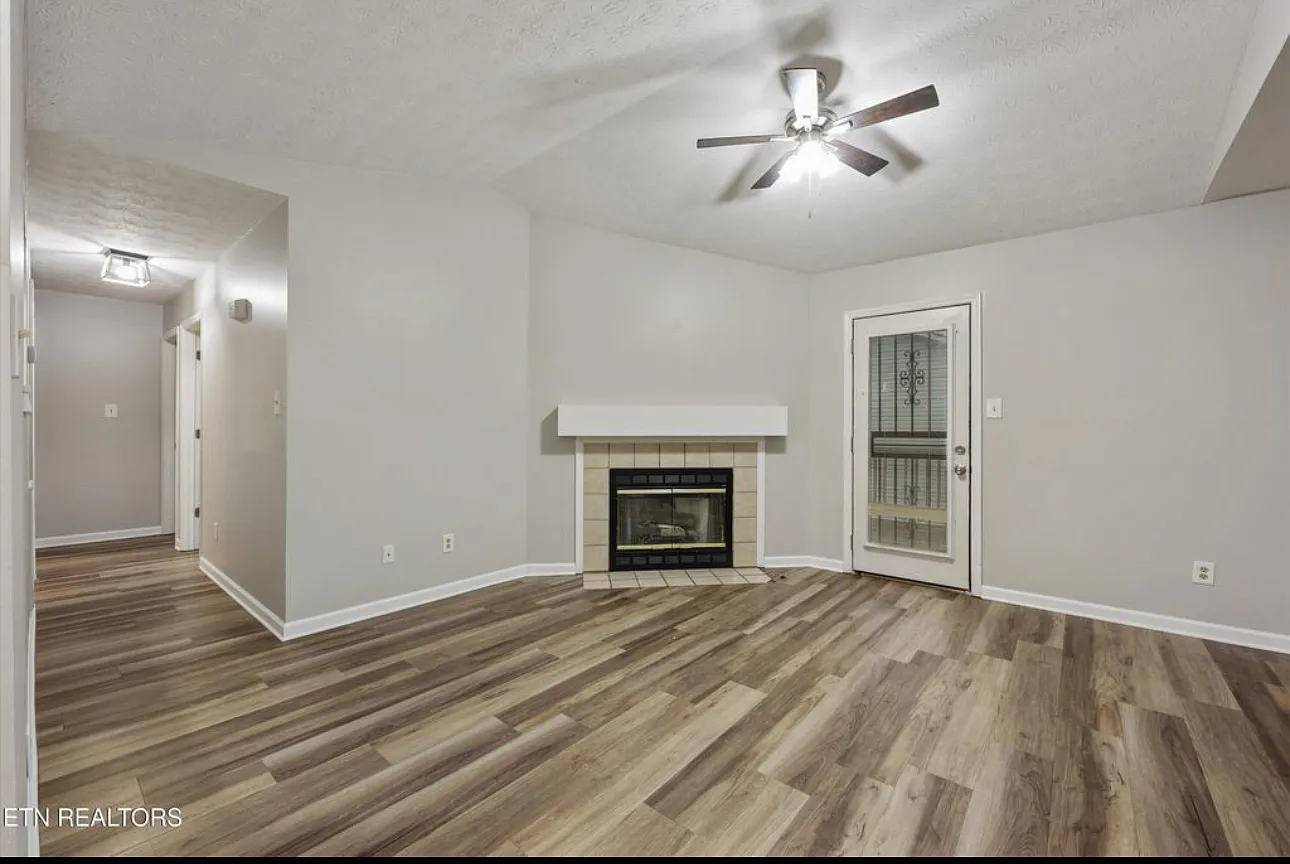 3 bed, 1462 sqft, $2,000 — Photo 2