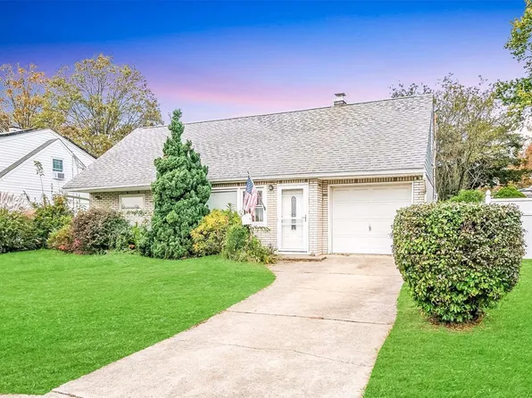 3675 Fiddler Lane, Bethpage, NY 11714