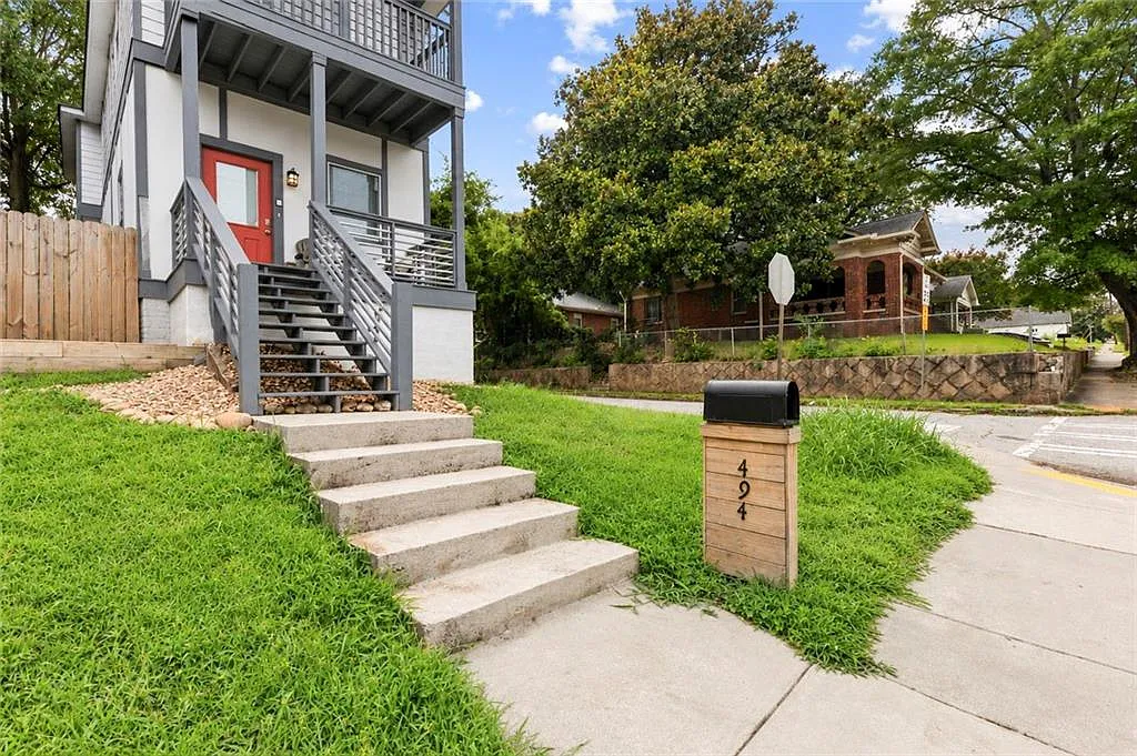 3 bed, 2.5 bath, 1448 sqft, $2,100 — Photo 3