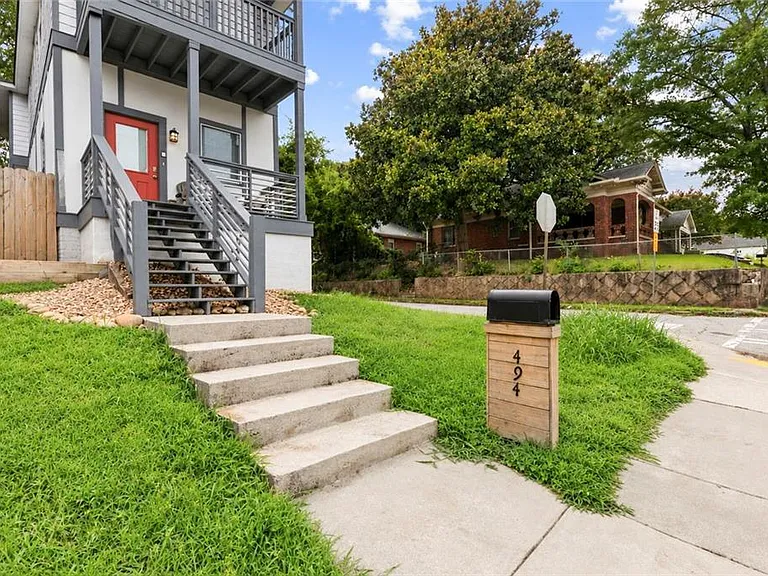 494 Rockwell St SW — Photo 3