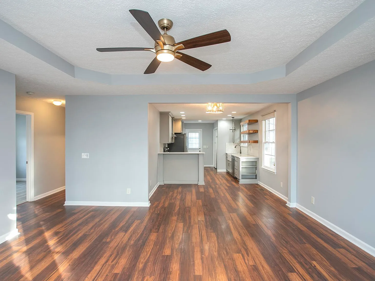 3 bed, 1200 sqft, $2,400 — Photo 3