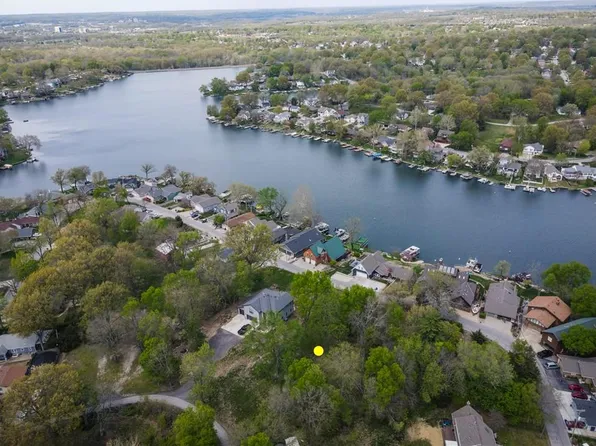 148 Beach Dr, Lake Tapawingo, MO 64015