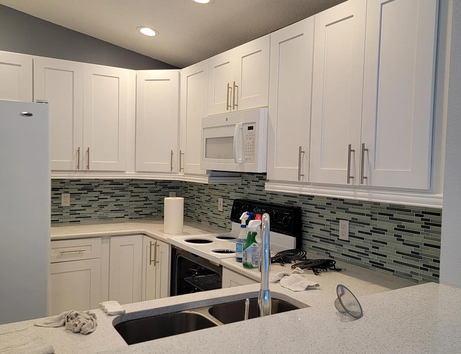2125 Winsley St — Photo 3