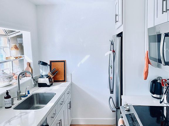 4th image of 5051 La Jolla Blvd Unit 200