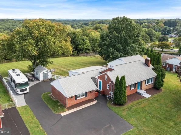 25223 Oak Dr, Damascus, MD 20872