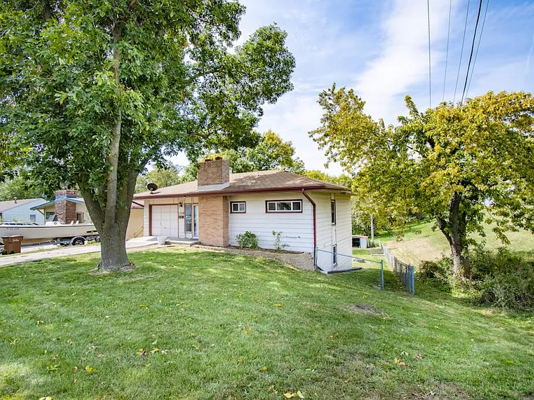1220 Hillcrest Dr — Photo 29