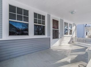 907 9th St SW, Cedar Rapids, IA 52404