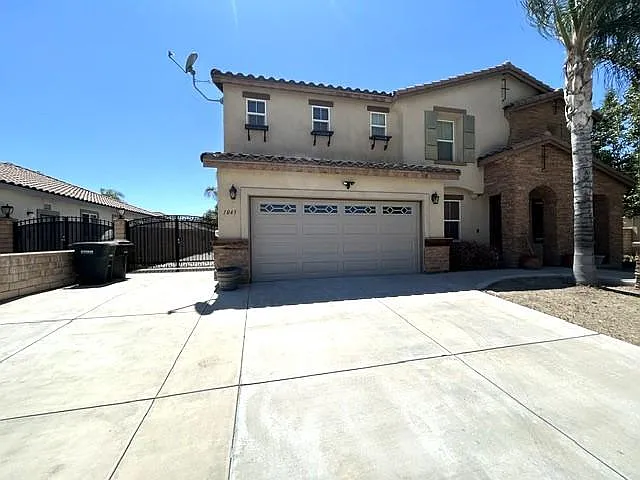 1043 Saltbush Ln — Photo 2