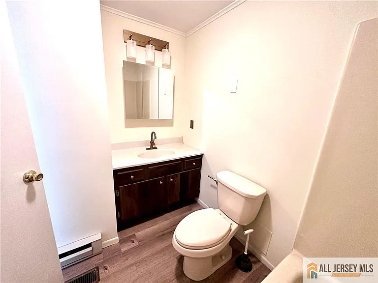 2370 US Highway 130 — Photo 10