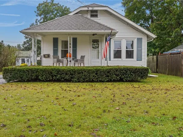 64 Crest Ave, Warwick, RI 02886